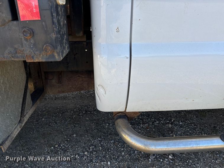 image for item EV3252 2013 Ford F550 flatbed truck