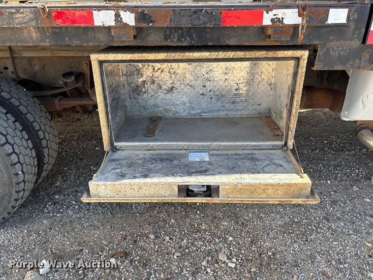 image for item EV3252 2013 Ford F550 flatbed truck