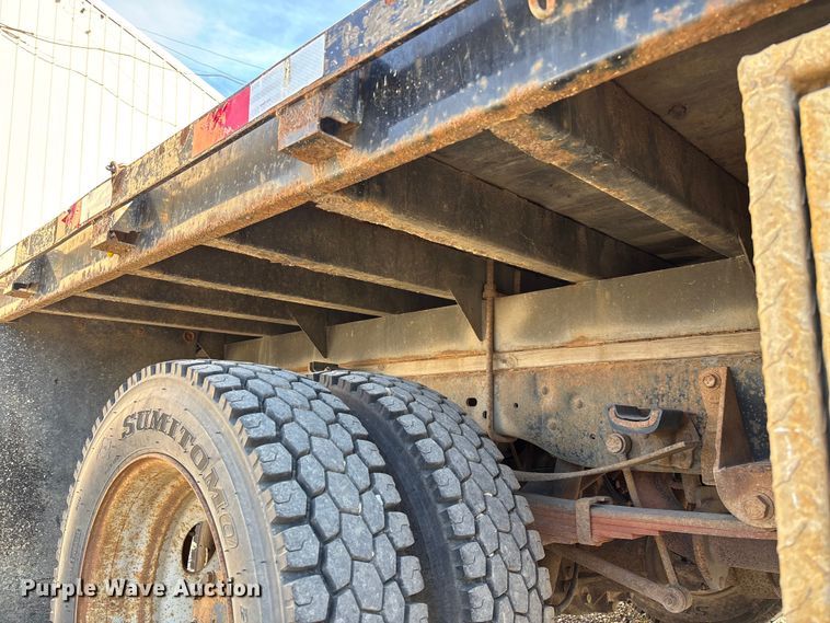 image for item EV3252 2013 Ford F550 flatbed truck