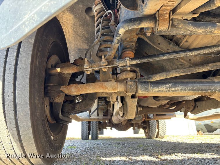 image for item EV3252 2013 Ford F550 flatbed truck