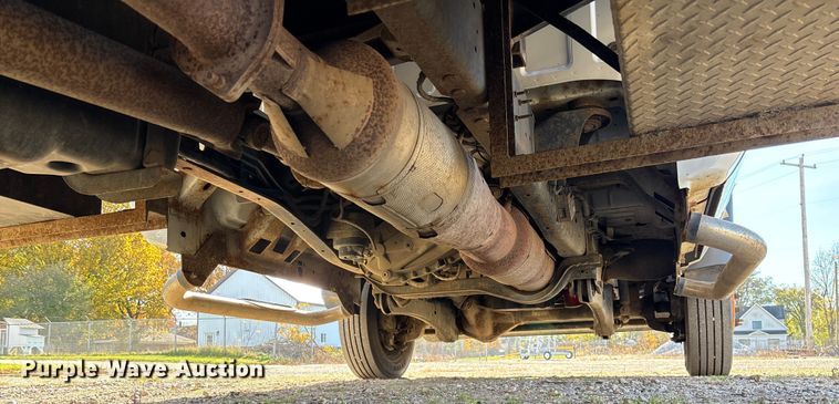 image for item EV3252 2013 Ford F550 flatbed truck