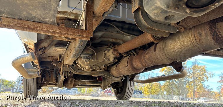 image for item EV3252 2013 Ford F550 flatbed truck