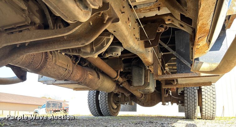 image for item EV3252 2013 Ford F550 flatbed truck