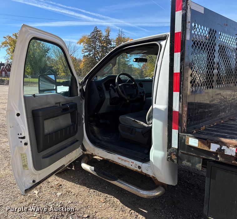 image for item EV3252 2013 Ford F550 flatbed truck