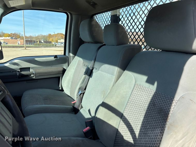 image for item EV3252 2013 Ford F550 flatbed truck