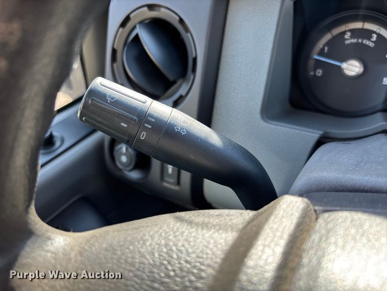 image for item EV3252 2013 Ford F550 flatbed truck