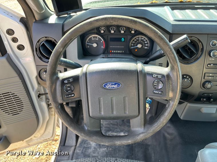 image for item EV3252 2013 Ford F550 flatbed truck