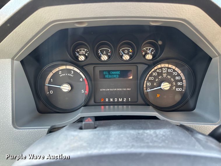 image for item EV3252 2013 Ford F550 flatbed truck