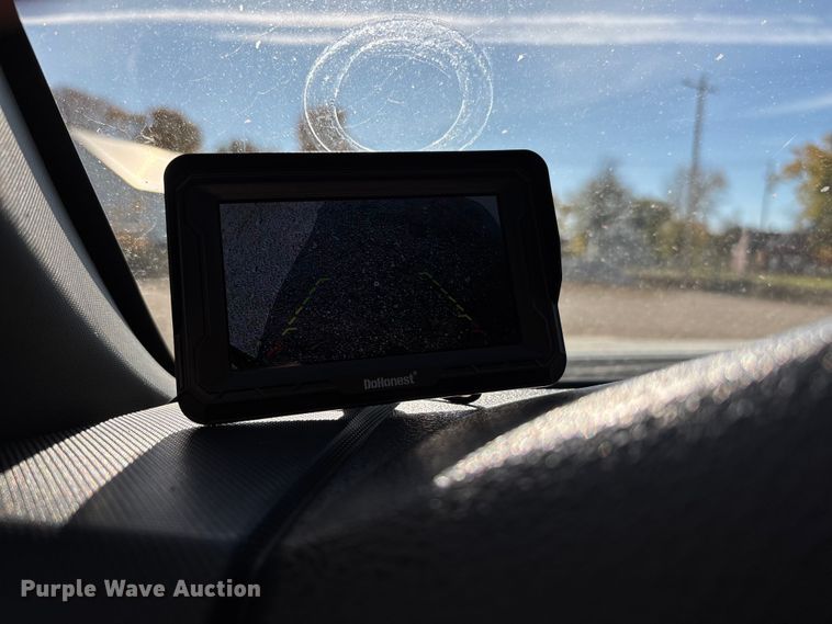 image for item EV3252 2013 Ford F550 flatbed truck