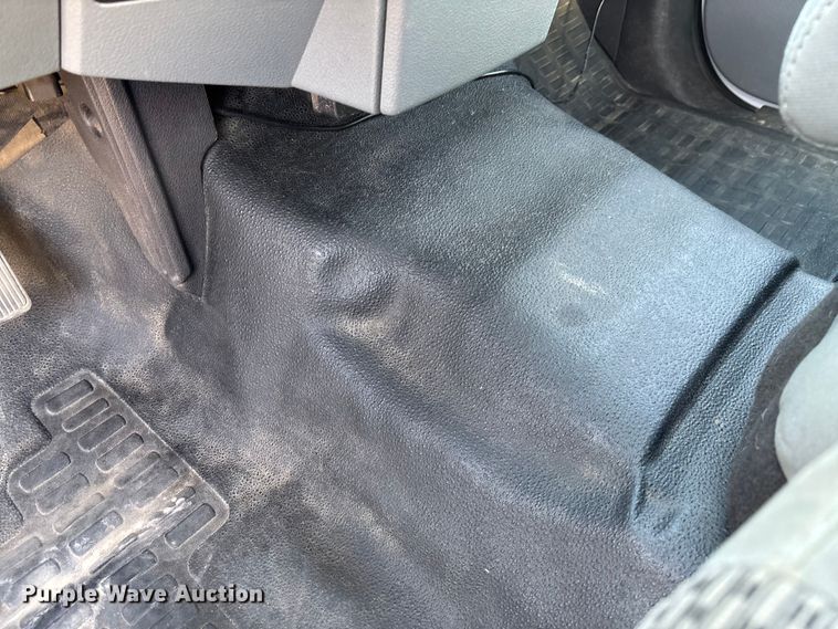 image for item EV3252 2013 Ford F550 flatbed truck