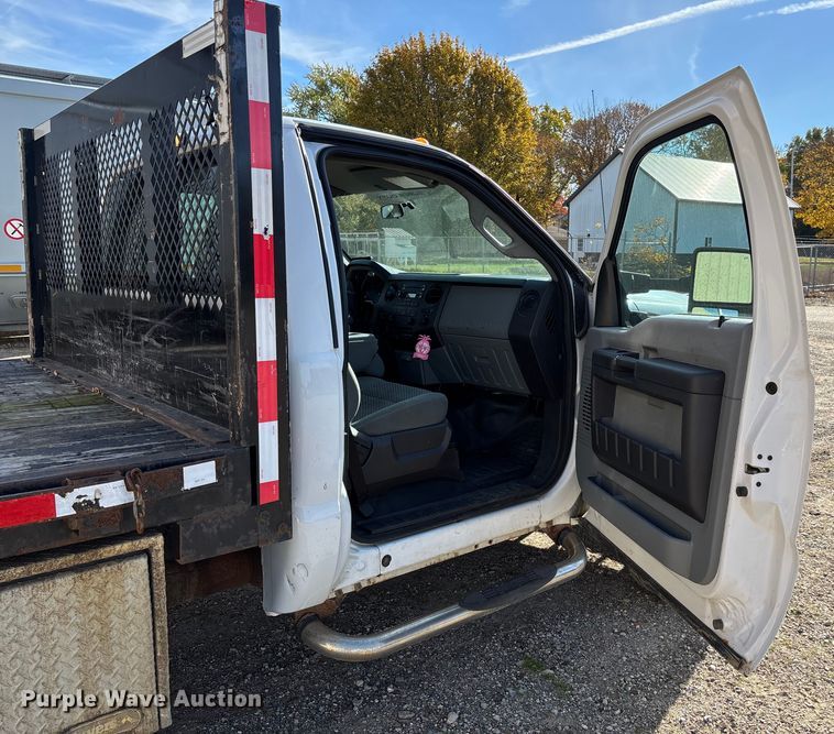 image for item EV3252 2013 Ford F550 flatbed truck