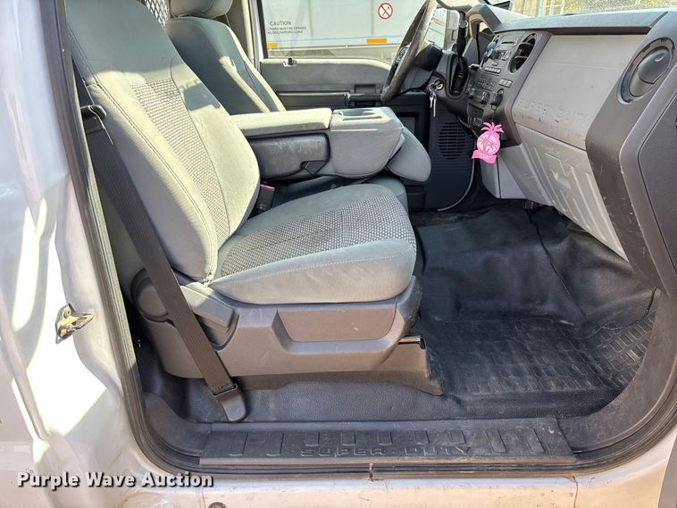 image for item EV3252 2013 Ford F550 flatbed truck