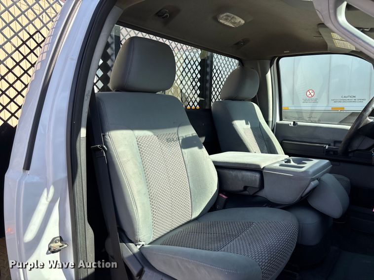 image for item EV3252 2013 Ford F550 flatbed truck