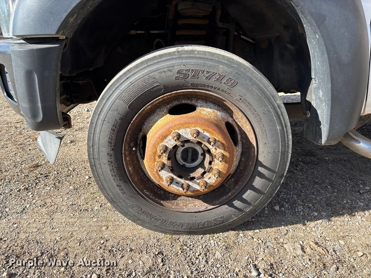 image for item EV3252 2013 Ford F550 flatbed truck