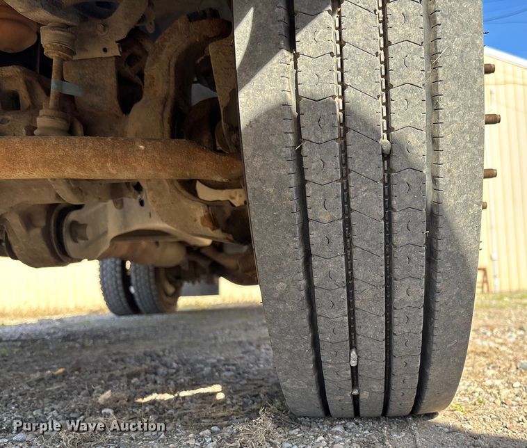 image for item EV3252 2013 Ford F550 flatbed truck