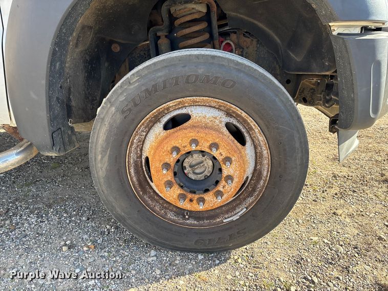 image for item EV3252 2013 Ford F550 flatbed truck