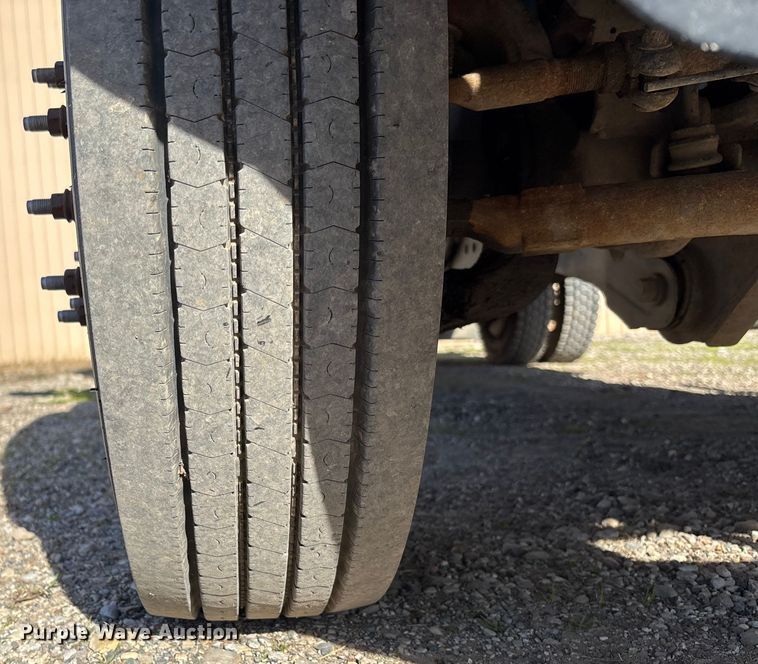 image for item EV3252 2013 Ford F550 flatbed truck