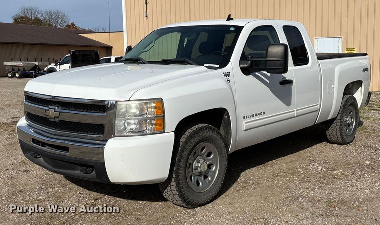 image for item EV3254 2011 Chevrolet Silverado 1500 LT Ext. Cab pickup truck