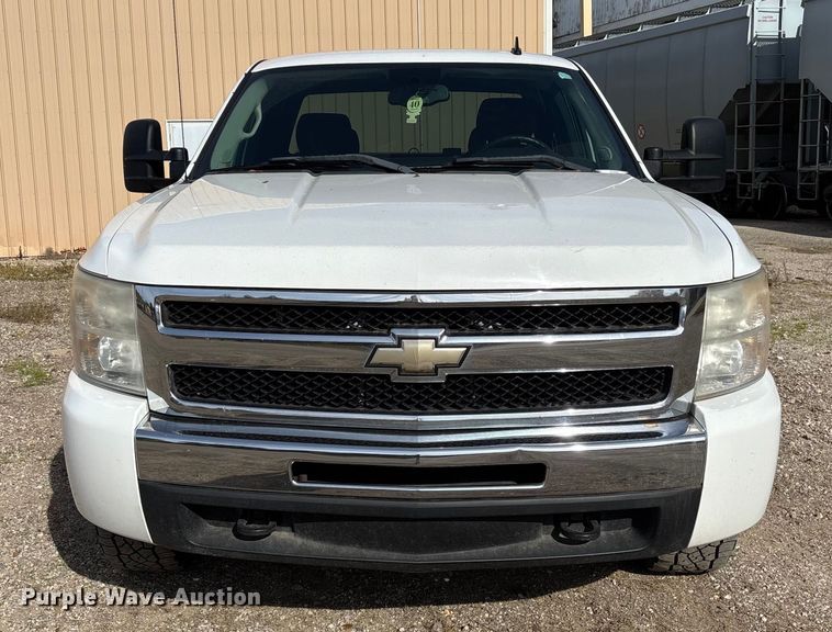 image for item EV3254 2011 Chevrolet Silverado 1500 LT Ext. Cab pickup truck