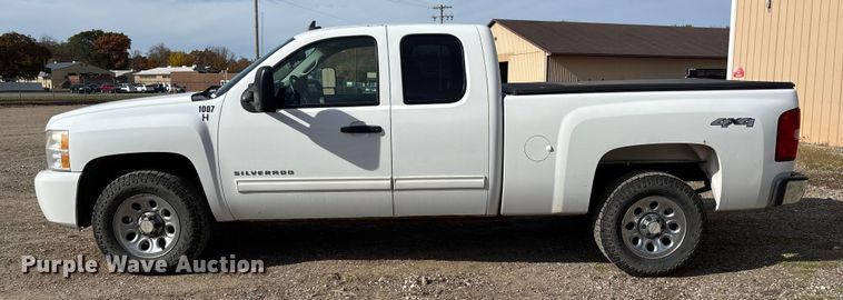 image for item EV3254 2011 Chevrolet Silverado 1500 LT Ext. Cab pickup truck
