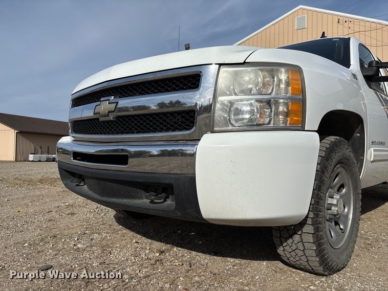 image for item EV3254 2011 Chevrolet Silverado 1500 LT Ext. Cab pickup truck