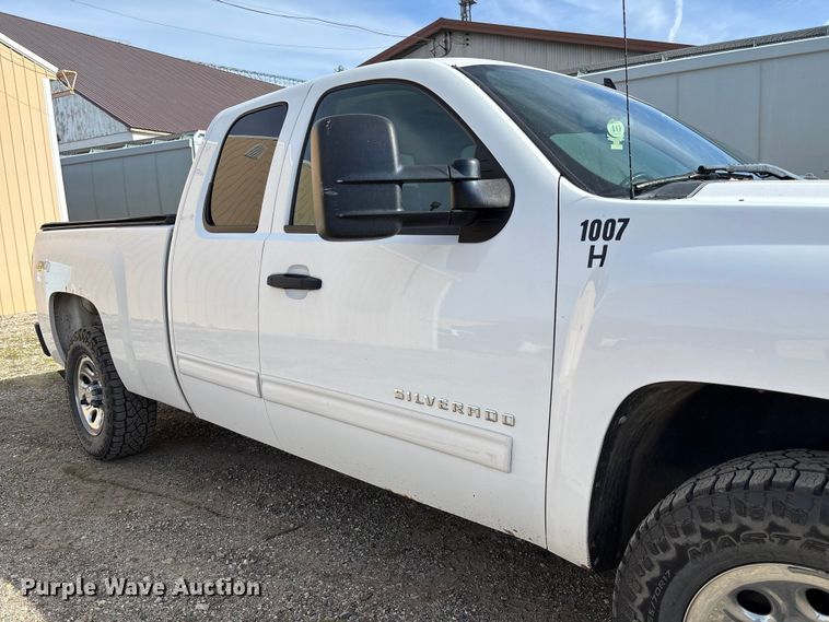 image for item EV3254 2011 Chevrolet Silverado 1500 LT Ext. Cab pickup truck