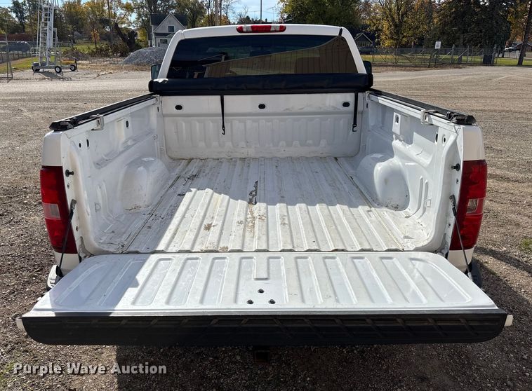 image for item EV3254 2011 Chevrolet Silverado 1500 LT Ext. Cab pickup truck