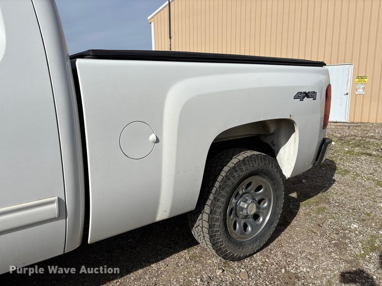 image for item EV3254 2011 Chevrolet Silverado 1500 LT Ext. Cab pickup truck