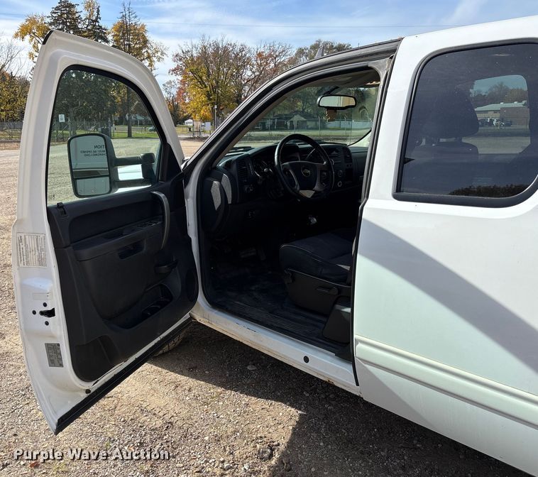 image for item EV3254 2011 Chevrolet Silverado 1500 LT Ext. Cab pickup truck