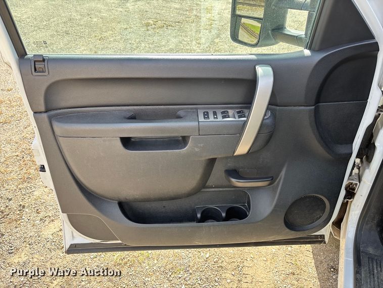 image for item EV3254 2011 Chevrolet Silverado 1500 LT Ext. Cab pickup truck