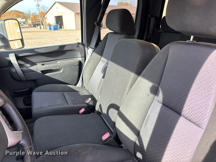 image for item EV3254 2011 Chevrolet Silverado 1500 LT Ext. Cab pickup truck