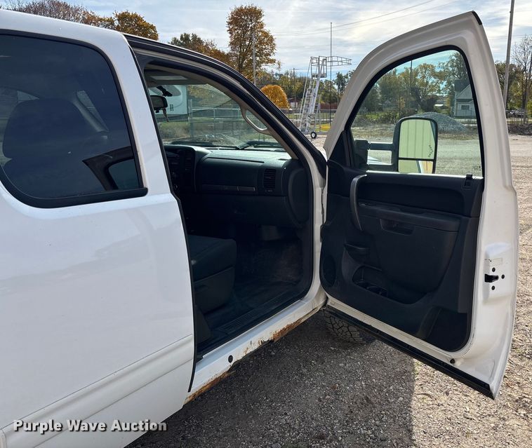 image for item EV3254 2011 Chevrolet Silverado 1500 LT Ext. Cab pickup truck