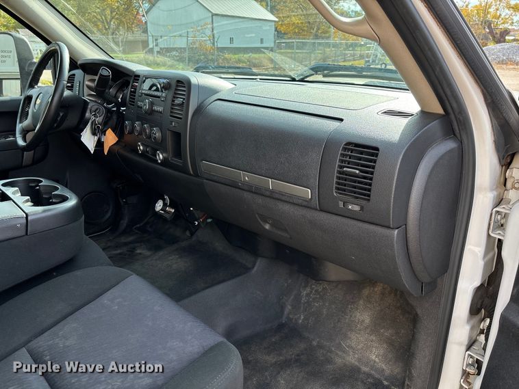 image for item EV3254 2011 Chevrolet Silverado 1500 LT Ext. Cab pickup truck