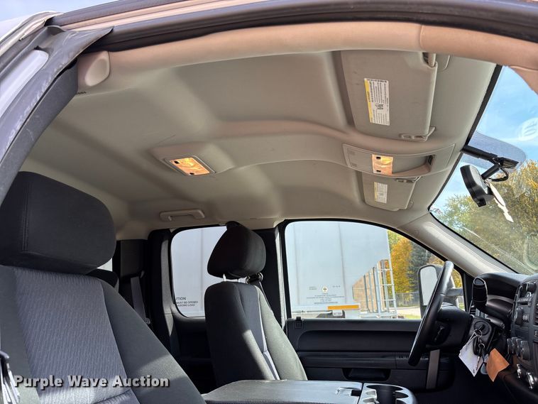 image for item EV3254 2011 Chevrolet Silverado 1500 LT Ext. Cab pickup truck