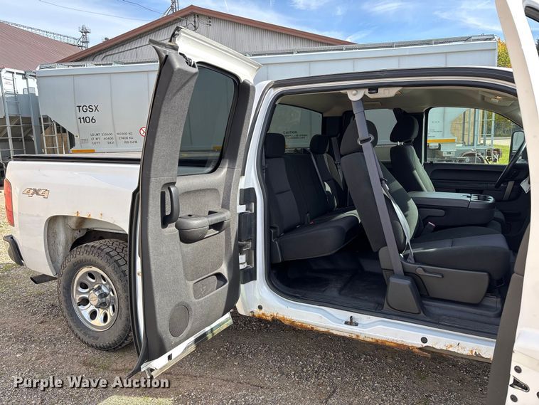 image for item EV3254 2011 Chevrolet Silverado 1500 LT Ext. Cab pickup truck