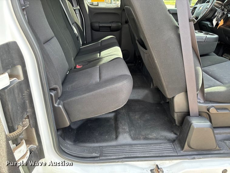 image for item EV3254 2011 Chevrolet Silverado 1500 LT Ext. Cab pickup truck