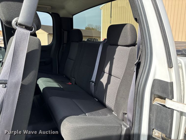 image for item EV3254 2011 Chevrolet Silverado 1500 LT Ext. Cab pickup truck