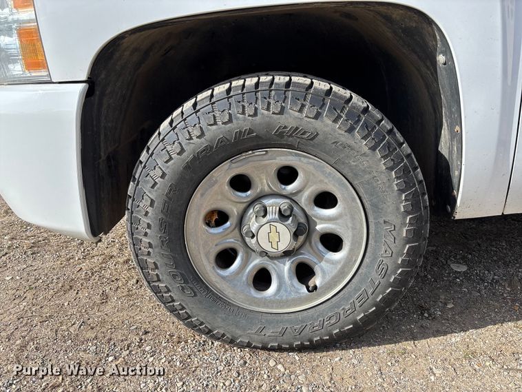 image for item EV3254 2011 Chevrolet Silverado 1500 LT Ext. Cab pickup truck