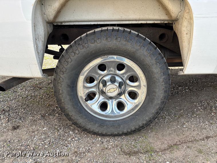 image for item EV3254 2011 Chevrolet Silverado 1500 LT Ext. Cab pickup truck