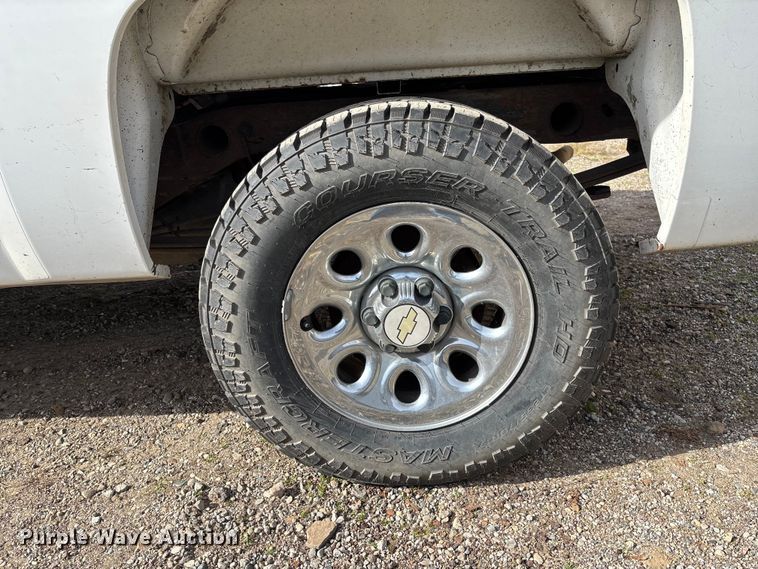 image for item EV3254 2011 Chevrolet Silverado 1500 LT Ext. Cab pickup truck