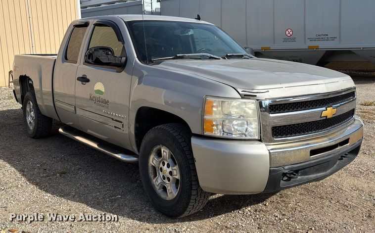 image for item EV3255 2009 Chevrolet Silverado 1500 Ext. Cab pickup truck