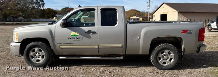 image for item EV3255 2009 Chevrolet Silverado 1500 Ext. Cab pickup truck