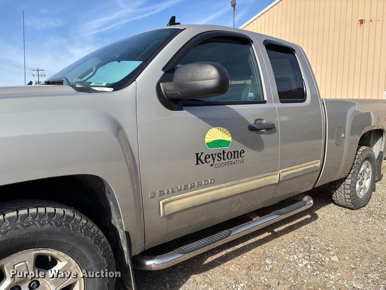 image for item EV3255 2009 Chevrolet Silverado 1500 Ext. Cab pickup truck