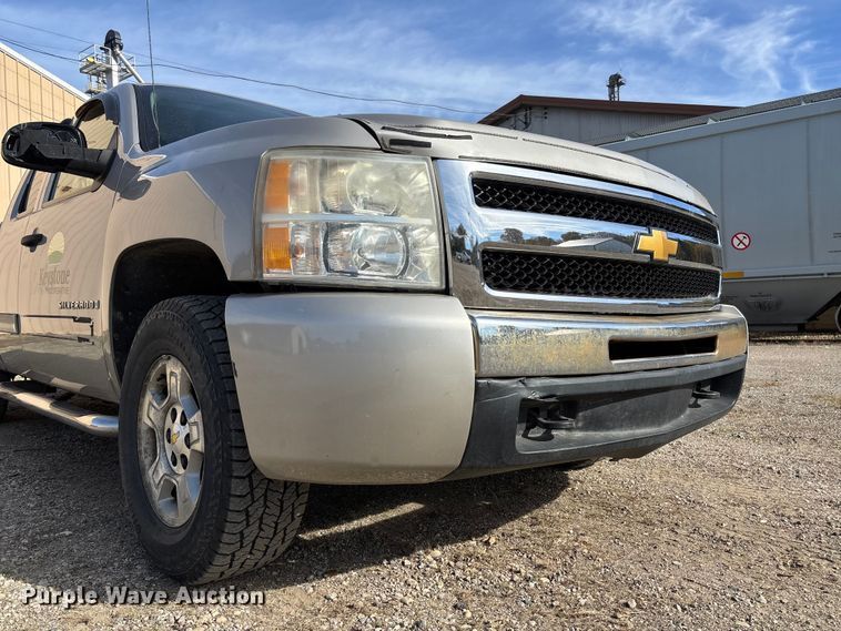 image for item EV3255 2009 Chevrolet Silverado 1500 Ext. Cab pickup truck