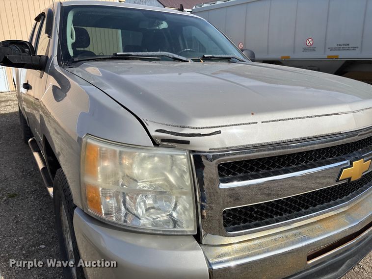 image for item EV3255 2009 Chevrolet Silverado 1500 Ext. Cab pickup truck