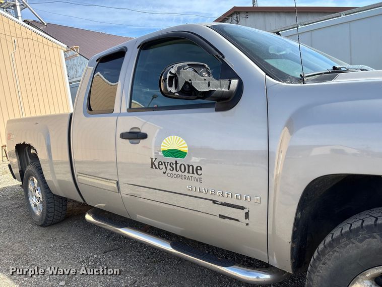image for item EV3255 2009 Chevrolet Silverado 1500 Ext. Cab pickup truck