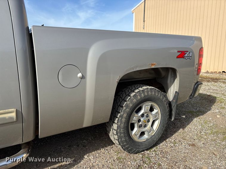image for item EV3255 2009 Chevrolet Silverado 1500 Ext. Cab pickup truck