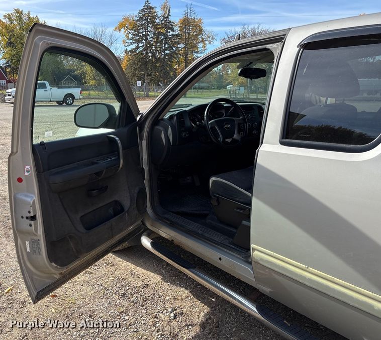 image for item EV3255 2009 Chevrolet Silverado 1500 Ext. Cab pickup truck