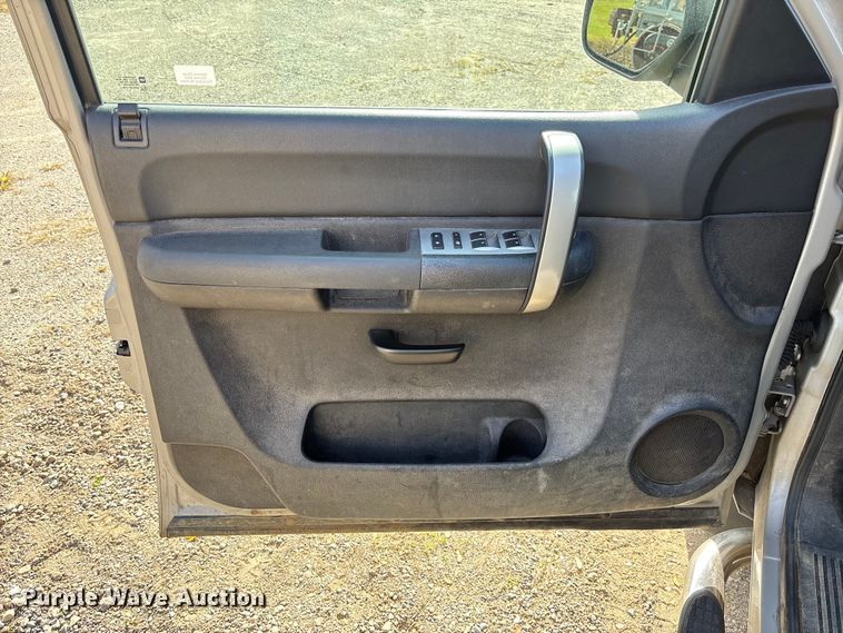 image for item EV3255 2009 Chevrolet Silverado 1500 Ext. Cab pickup truck