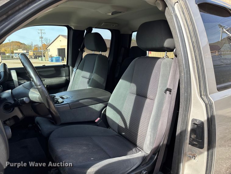 image for item EV3255 2009 Chevrolet Silverado 1500 Ext. Cab pickup truck